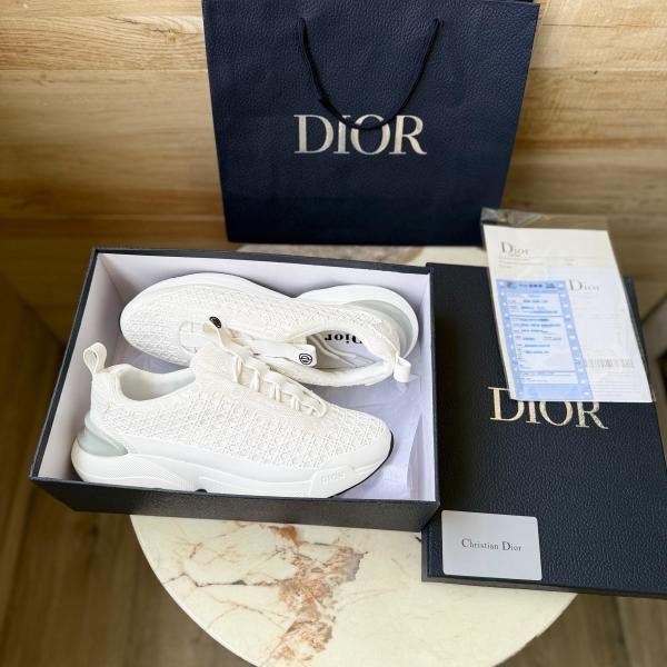CHRISTIAN DIOR