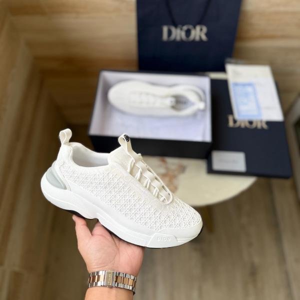 CHRISTIAN DIOR