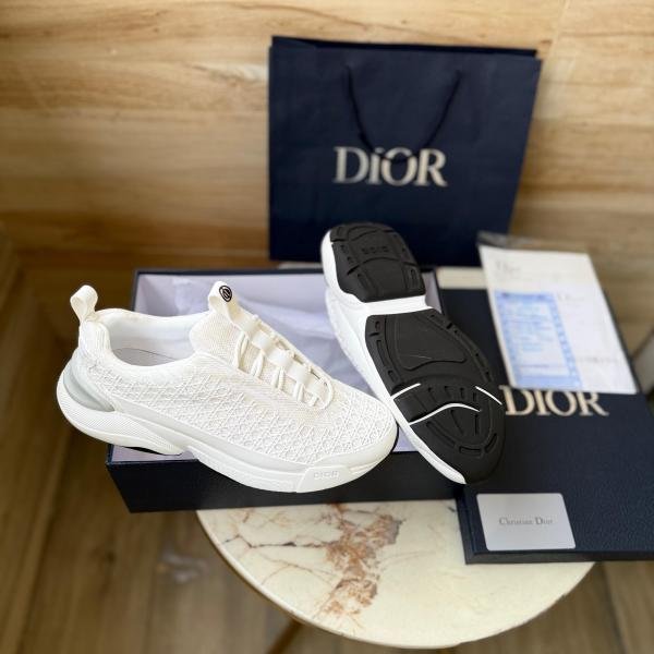 CHRISTIAN DIOR