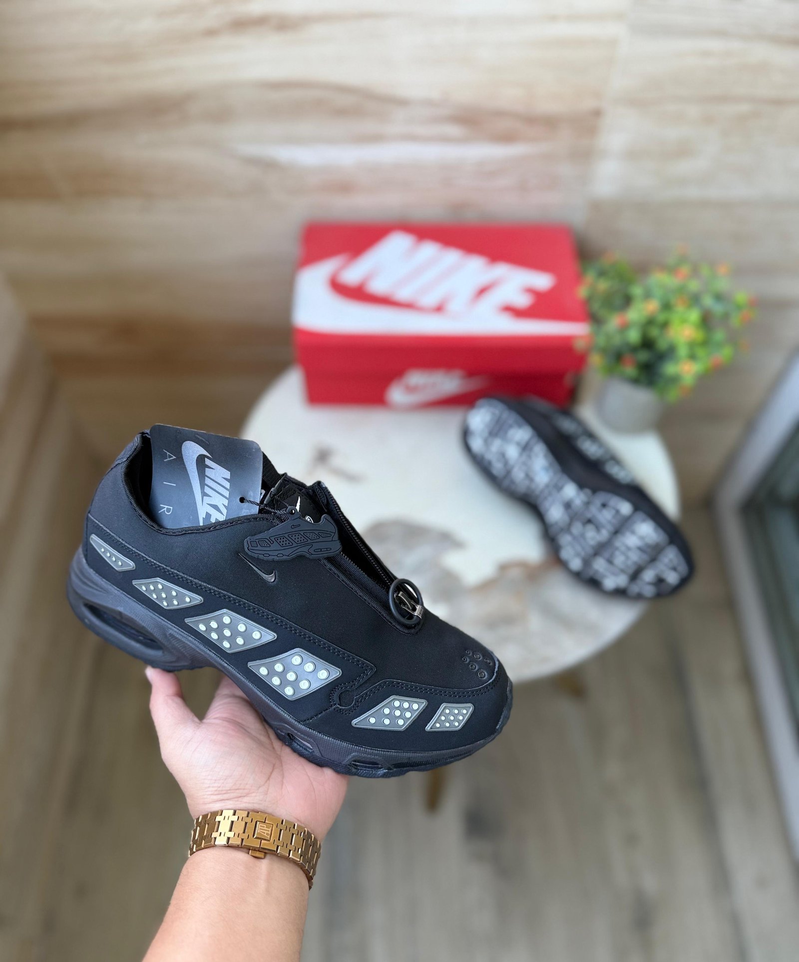 NIKE AIR MAX SNDR BLACKOUT