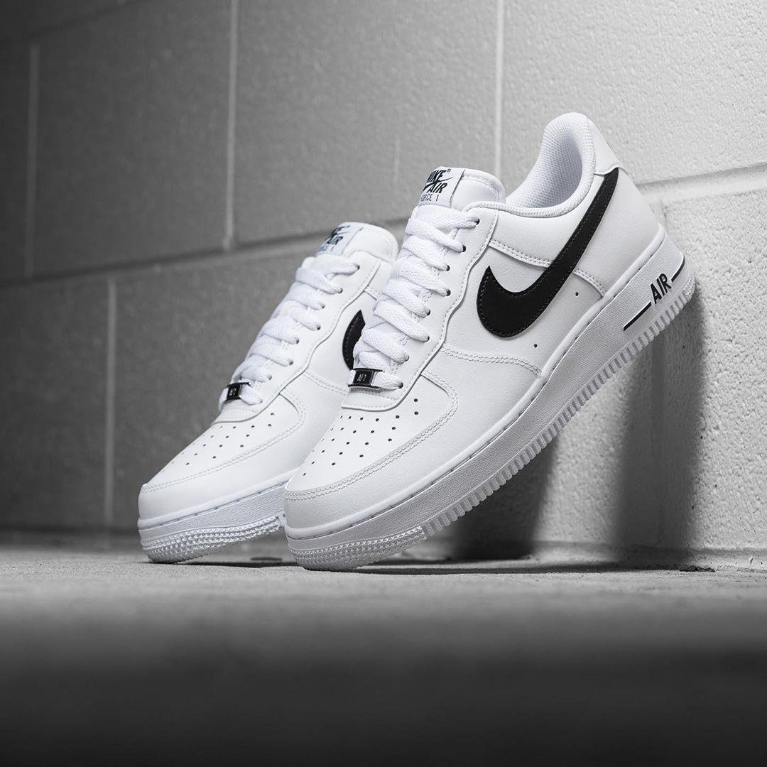 NIKE AIRFORCE 07 BLACK SWOOSH