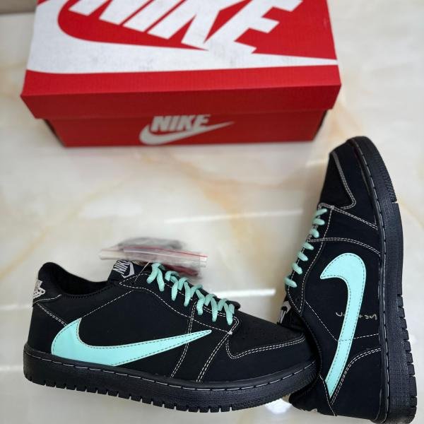 JORDANS RETRO 1 TRAVIS SCOTT TIFFANY