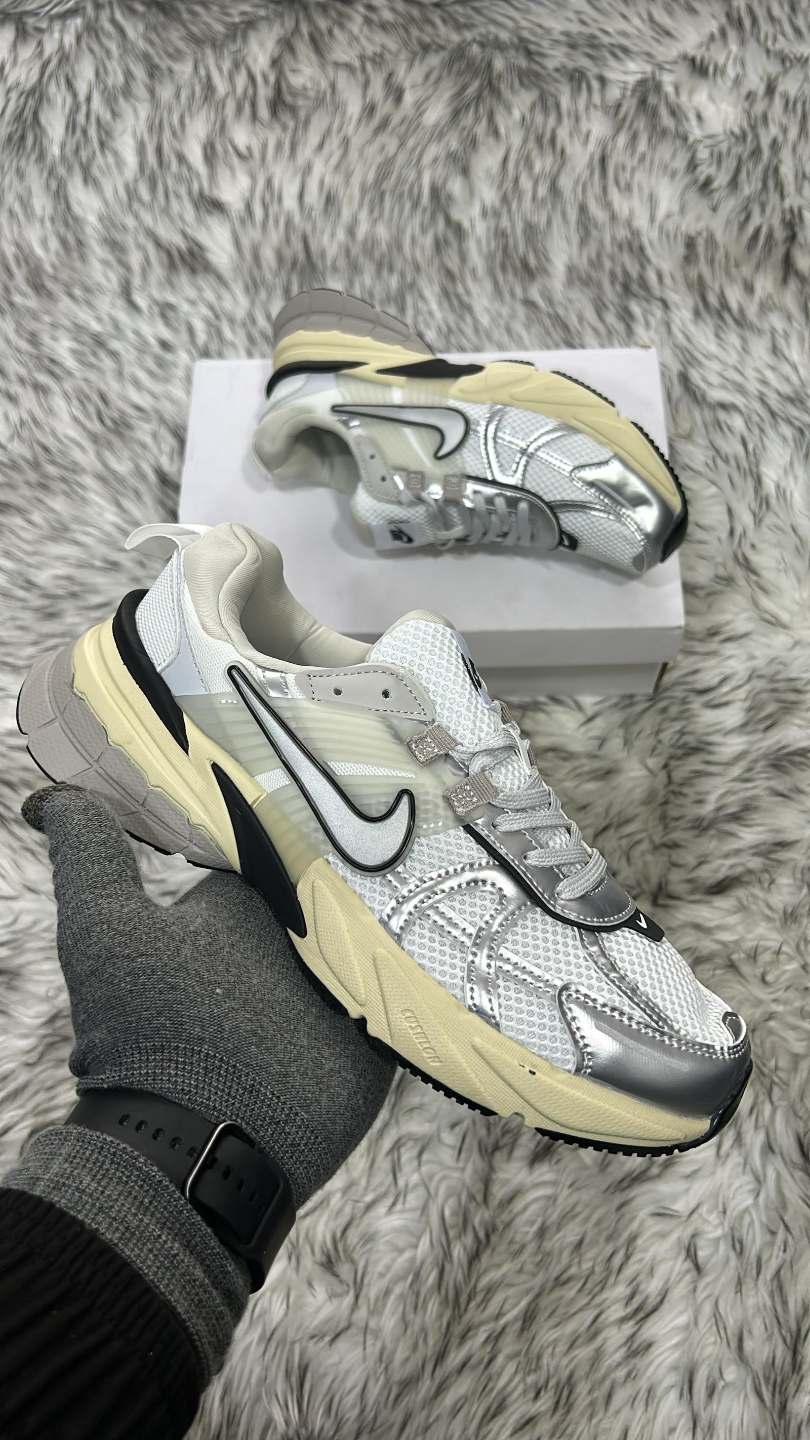 NIKE V2K RUN