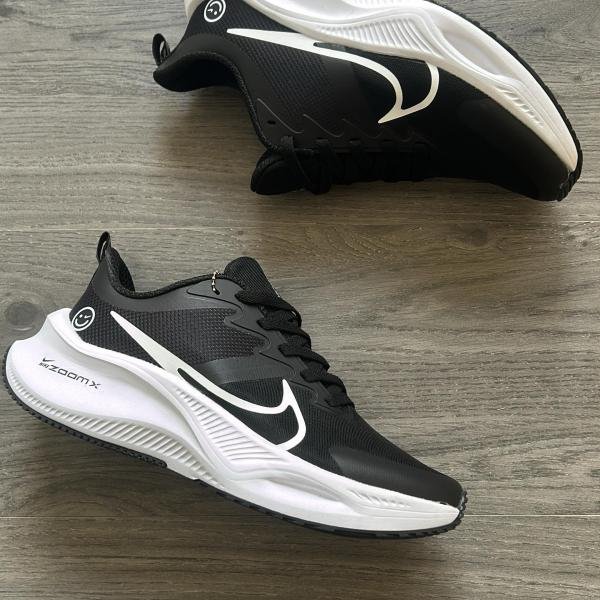 NIKE SMILEY 2024