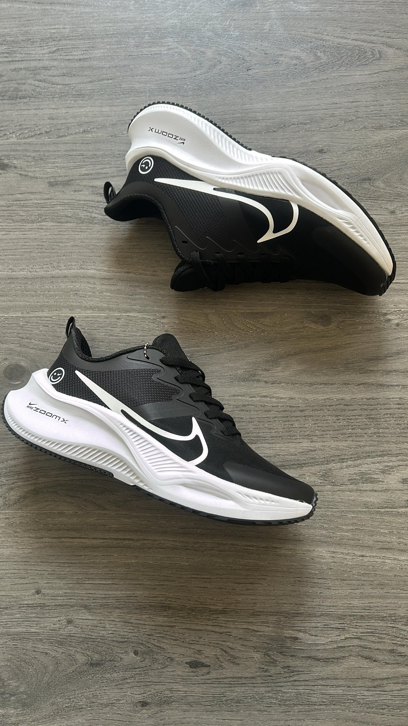 NIKE SMILEY 2024