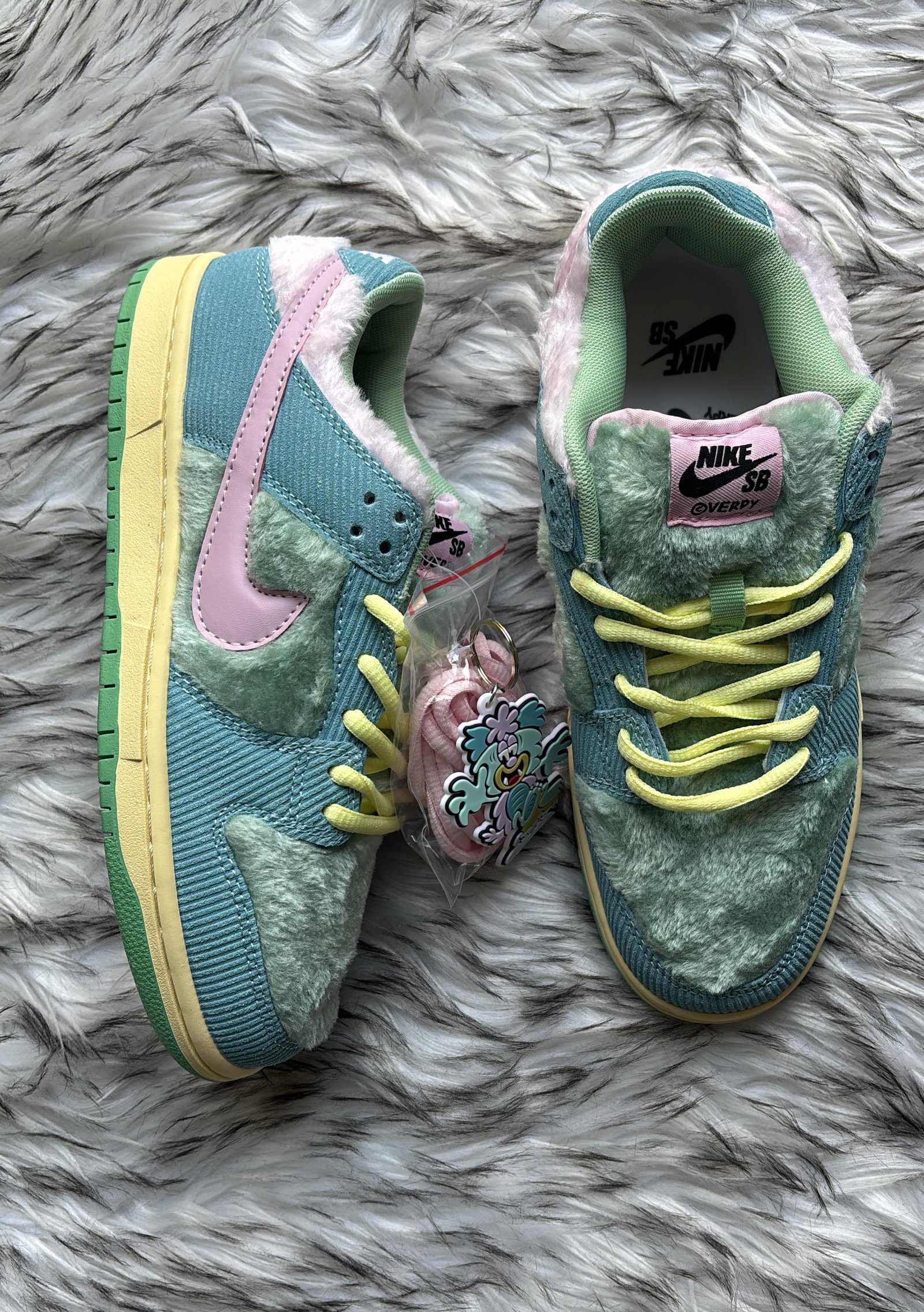 NIKE SB DUNK LOW PRO X VERDY