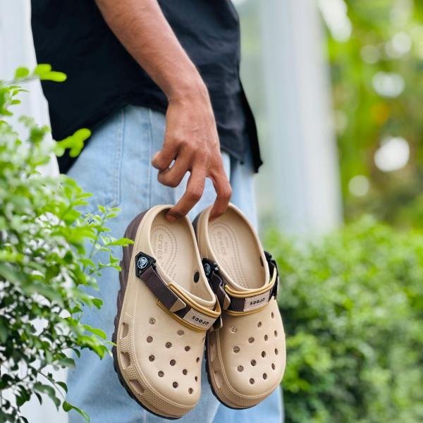 STRAP CROCS