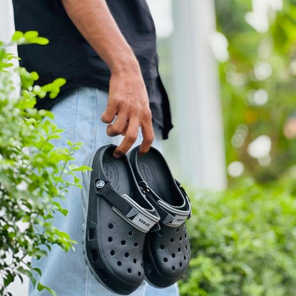 STRAP CROCS