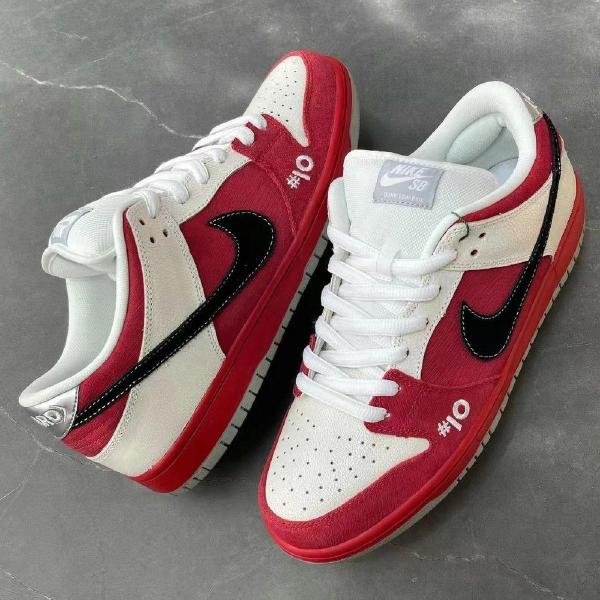 NIKE SB DUNK SKATEBOARD LOW ROLLER DERBY