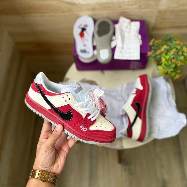 NIKE SB DUNK SKATEBOARD LOW ROLLER DERBY