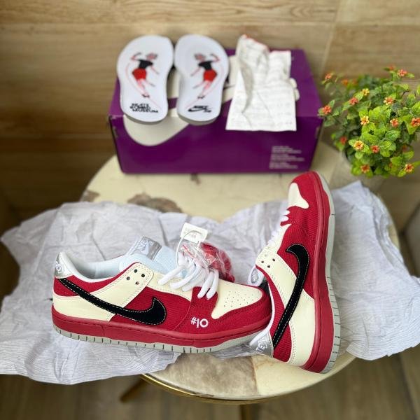NIKE SB DUNK SKATEBOARD LOW ROLLER DERBY