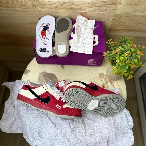 NIKE SB DUNK SKATEBOARD LOW ROLLER DERBY