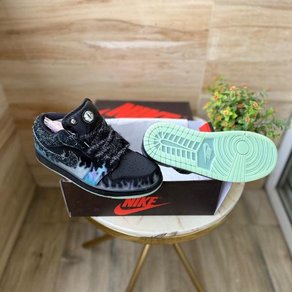 AIR JORDANS 1 LOW HALLOWEEN BLACK CAT