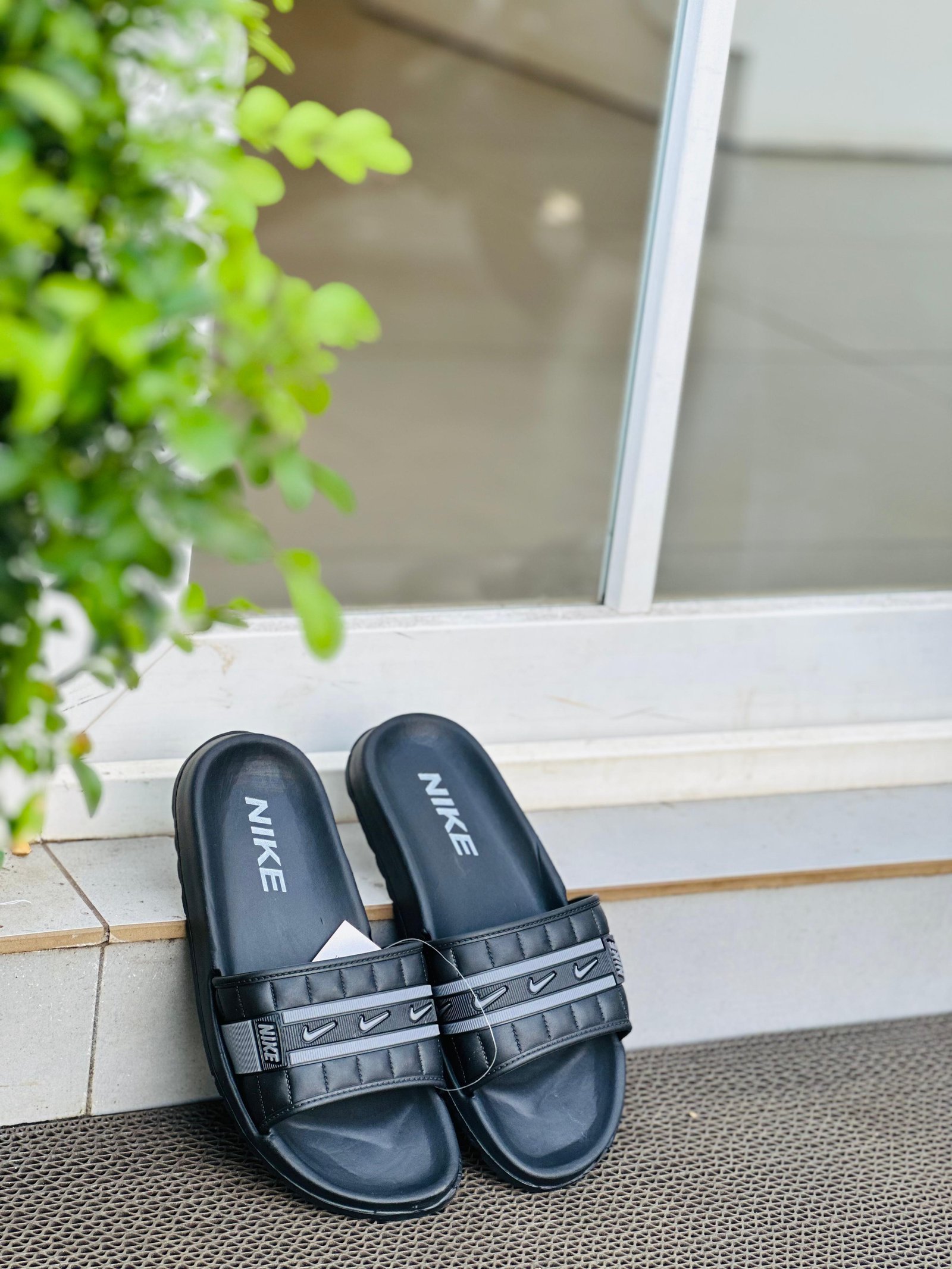 NIKE FLIP FLOPS