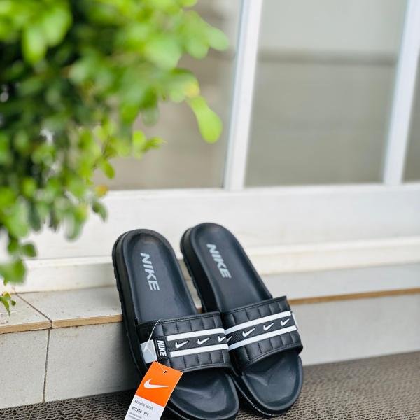 NIKE FLIP FLOPS