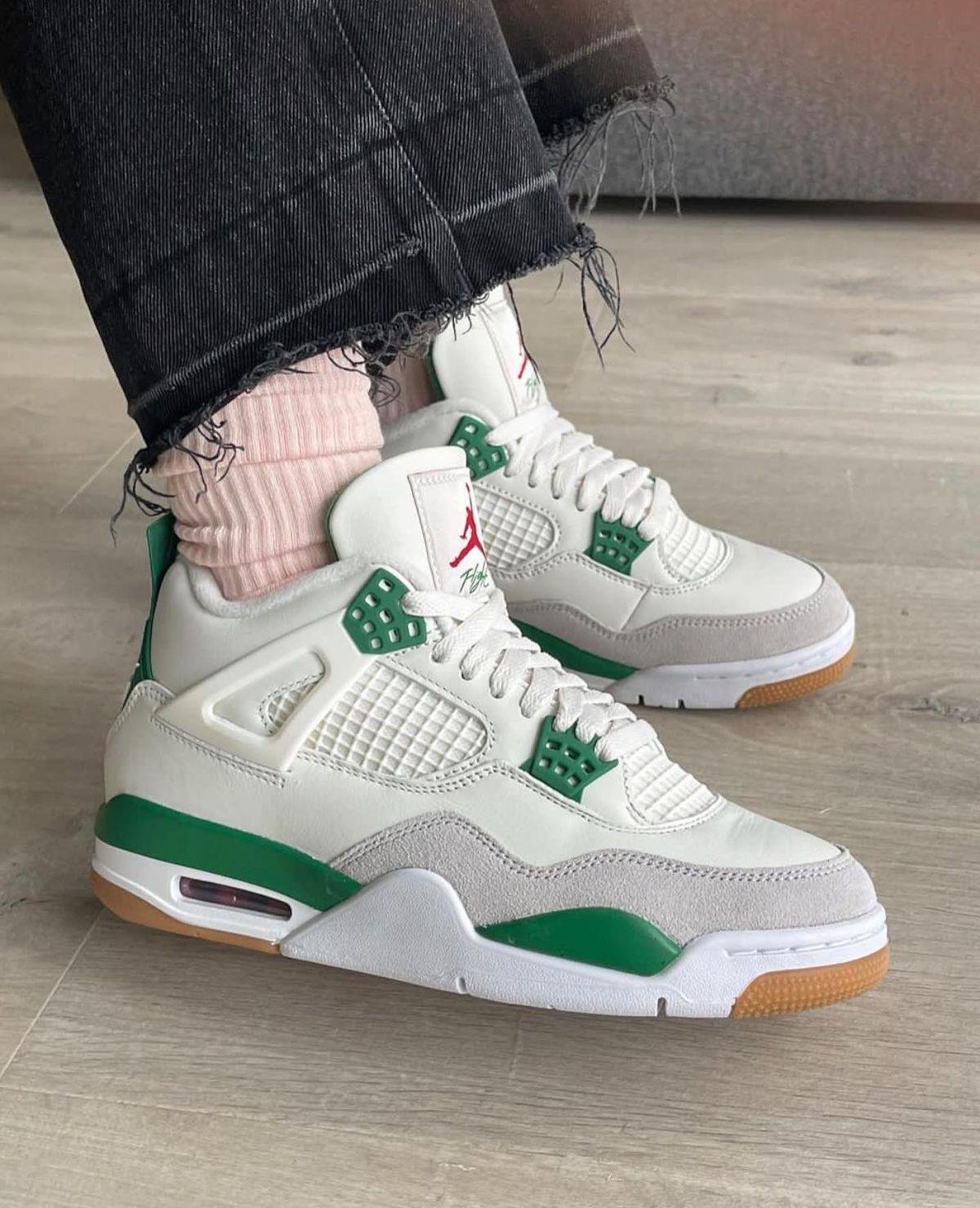 JORDANS RETRO 4
