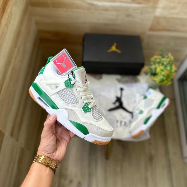 JORDANS RETRO 4