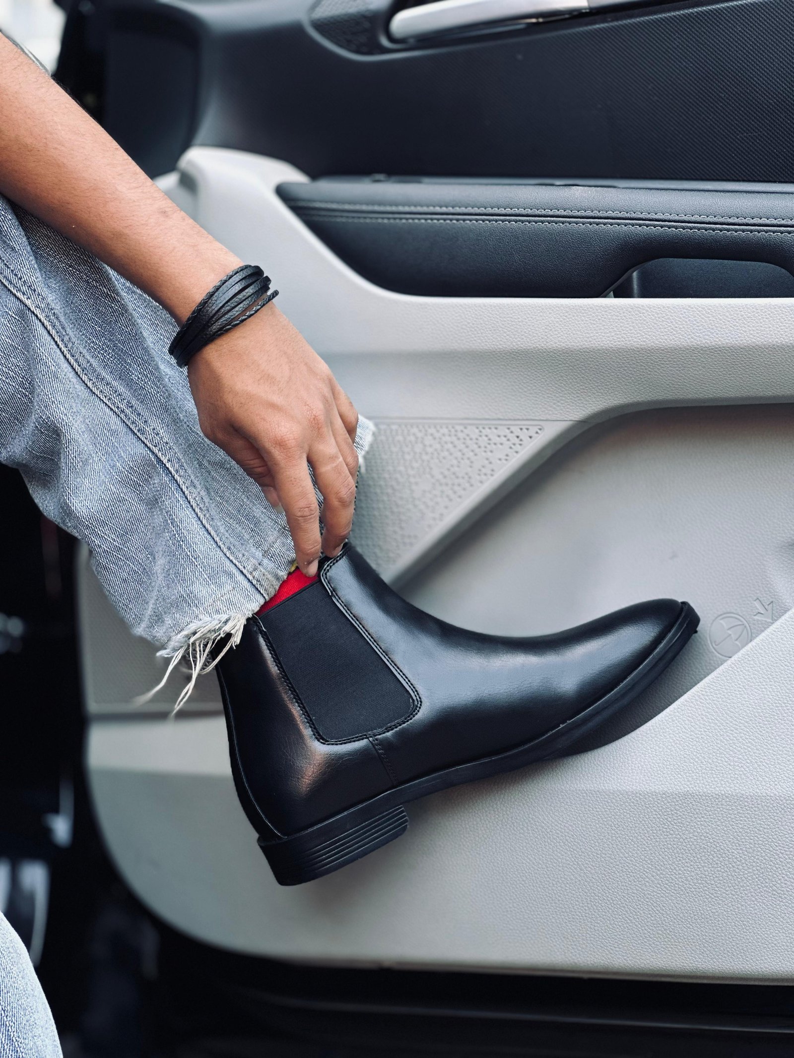 CHELSEA BOOTS