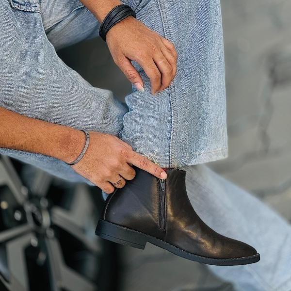 CHELSEA BOOTS