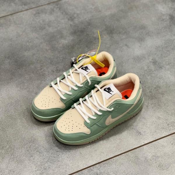 NIKE SB DUNK AMBUSH