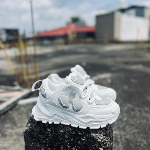 IMPORTED SHOE