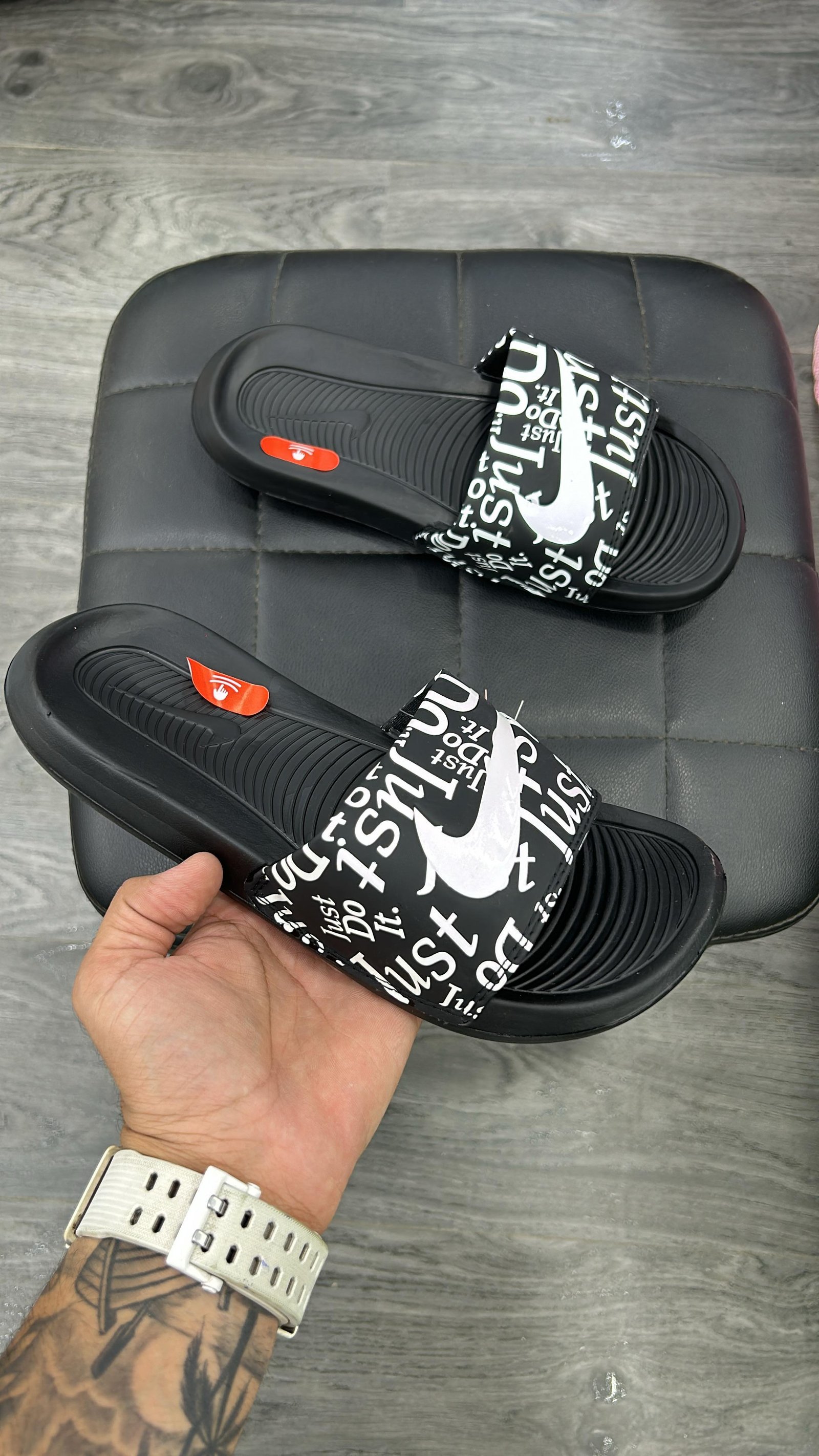 NIKE SLIPPERS