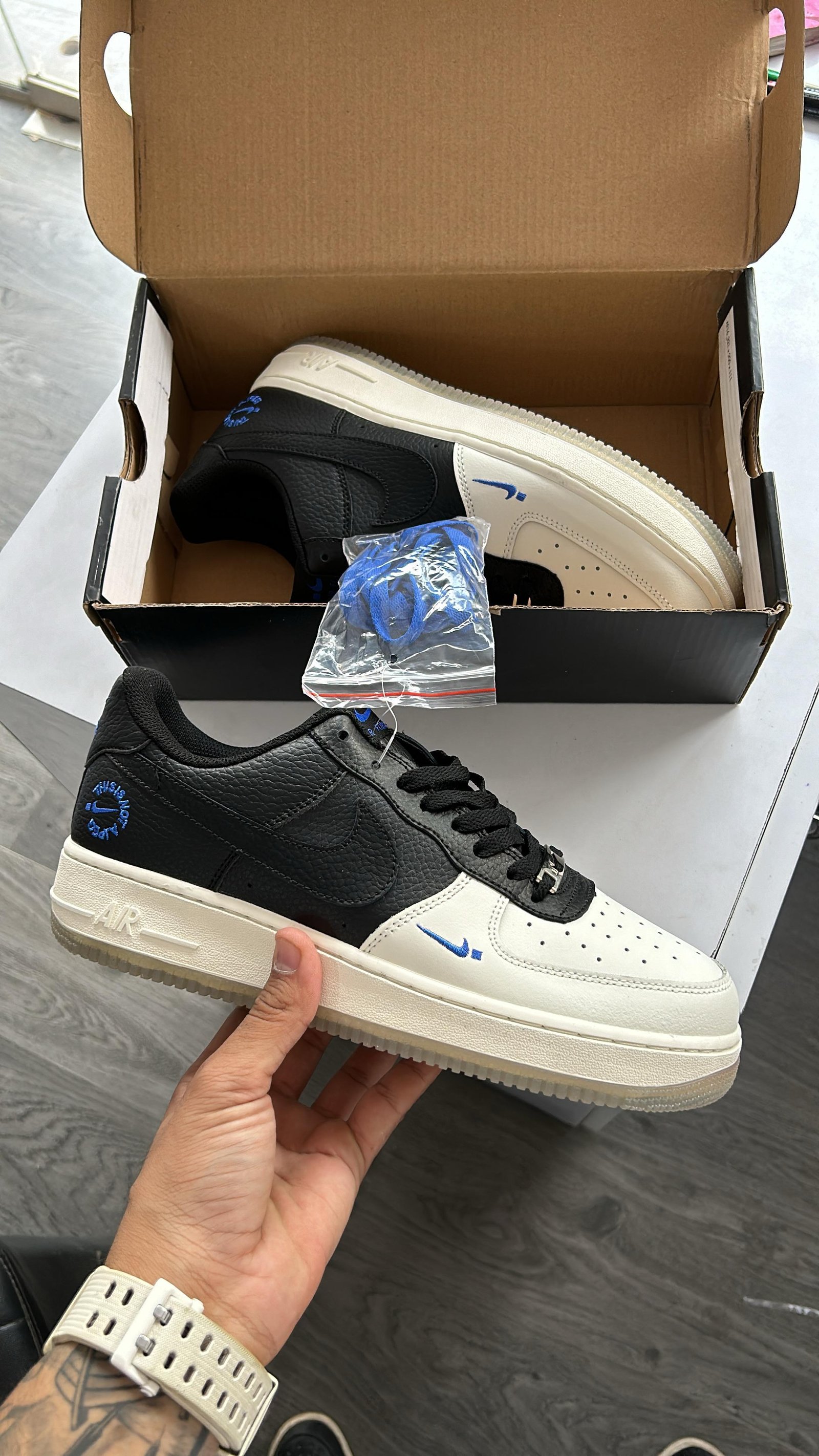 NIKE AIRFORCE ORIGINALS BLACK AND WHITE