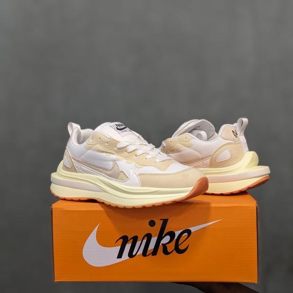 NIKE SACAI
