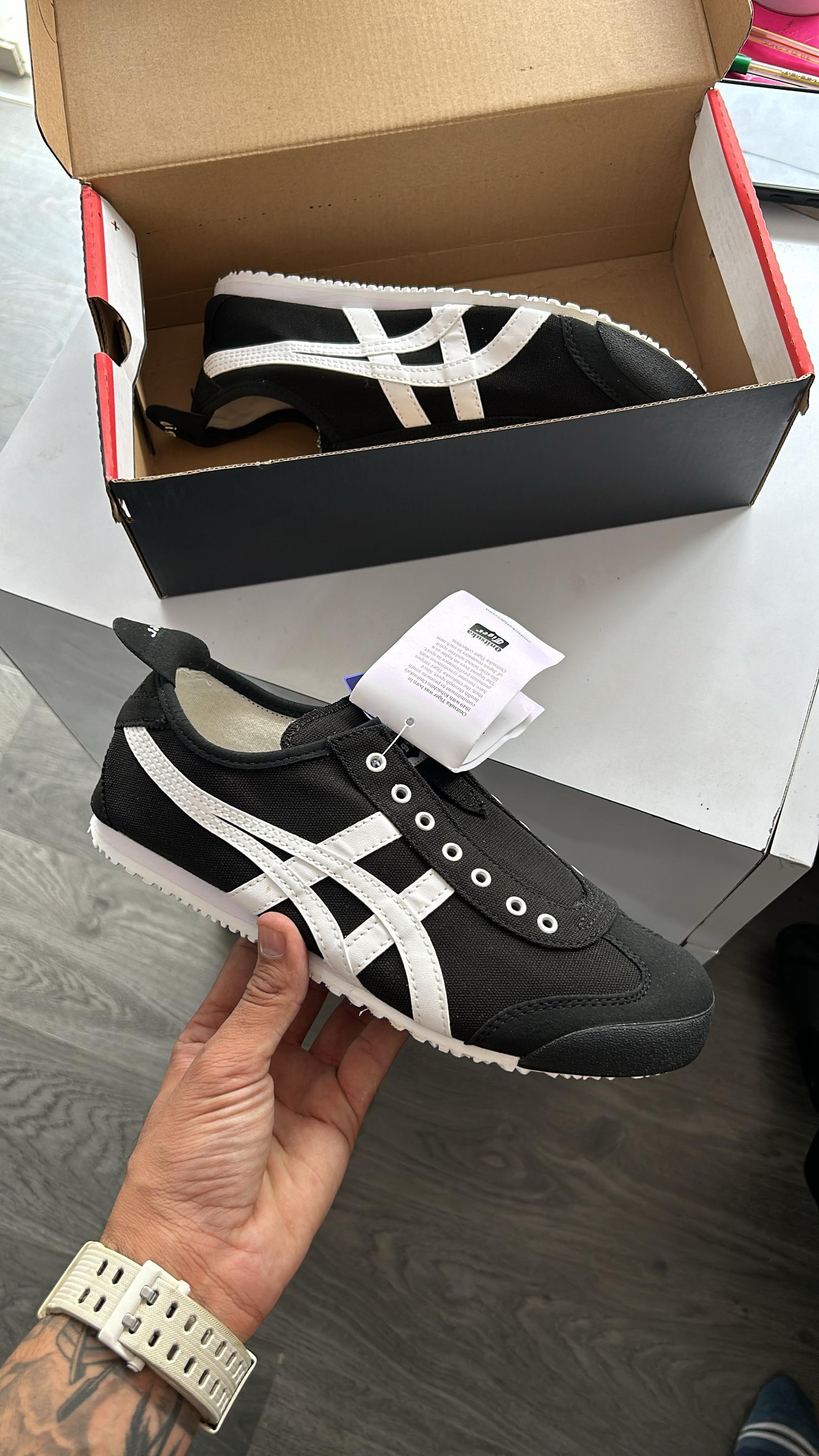 ONITSUKA TIGER SLIP ON