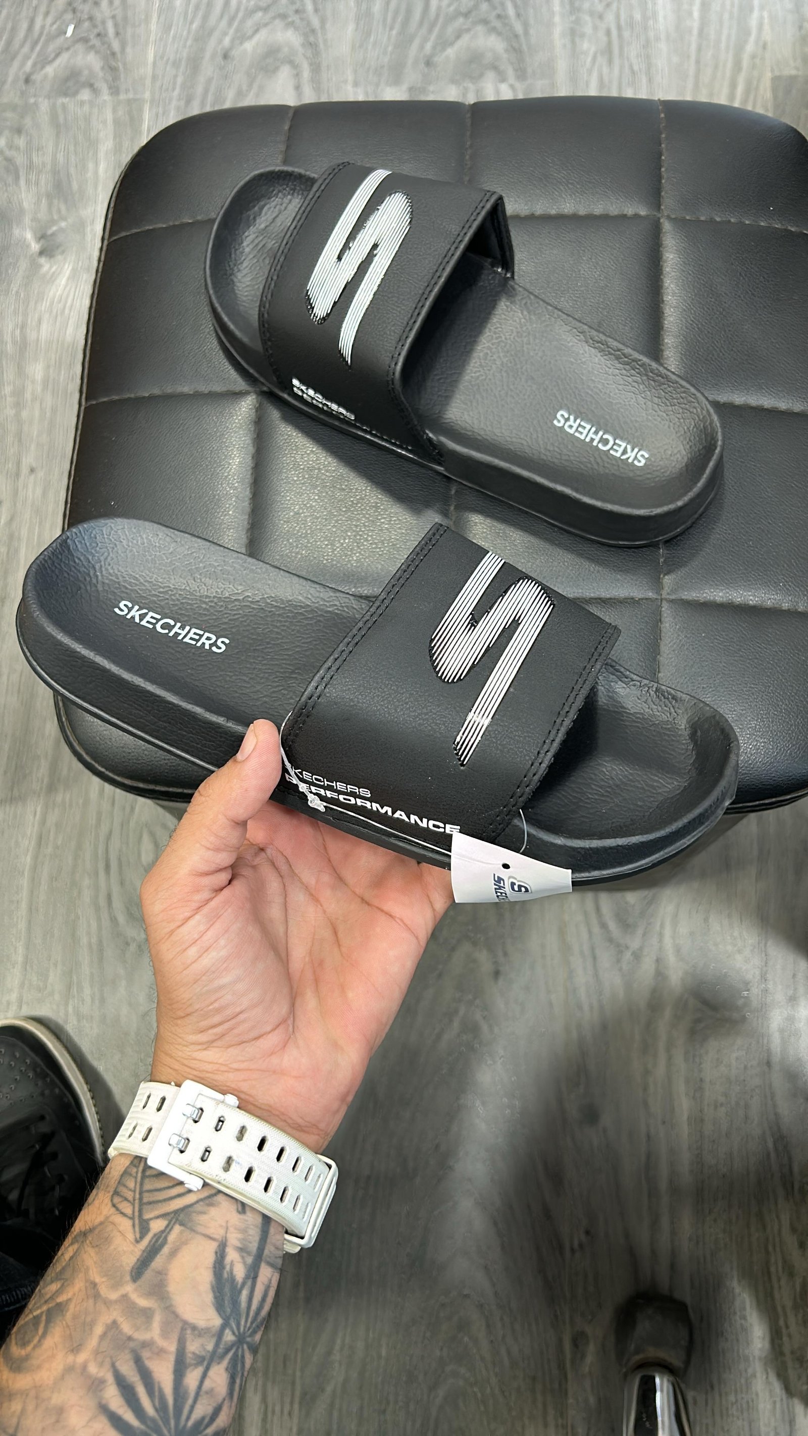 SKECHERS