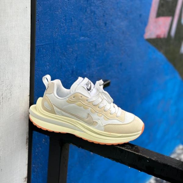 NIKE SACAI