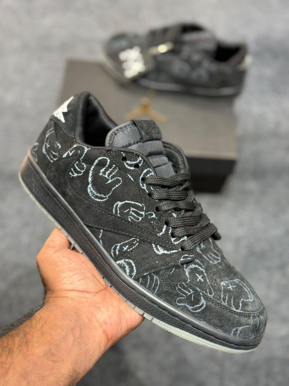 JORDAN LOW ONE TRAVIS SCOTT X KAWS