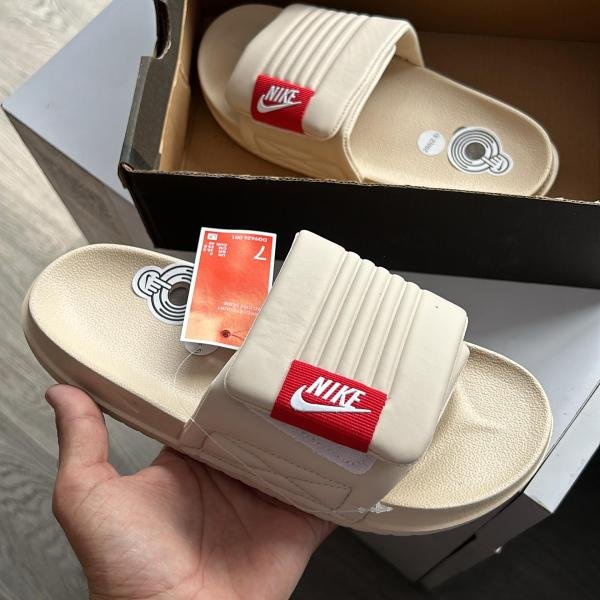 NIKE SLIPPERS