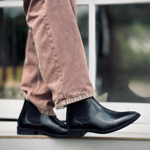 CHELSEA BOOTS
