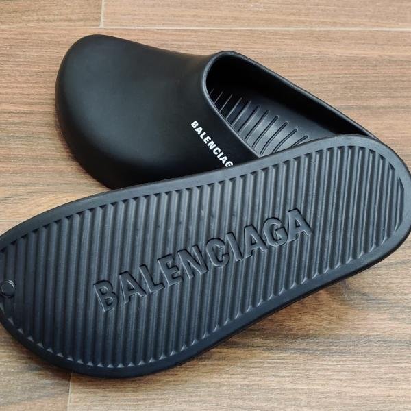 BALENCIAGA