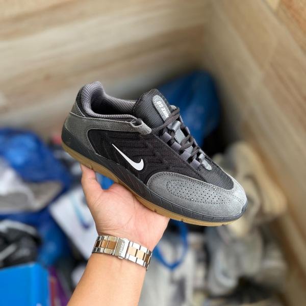 NIKE SHOE