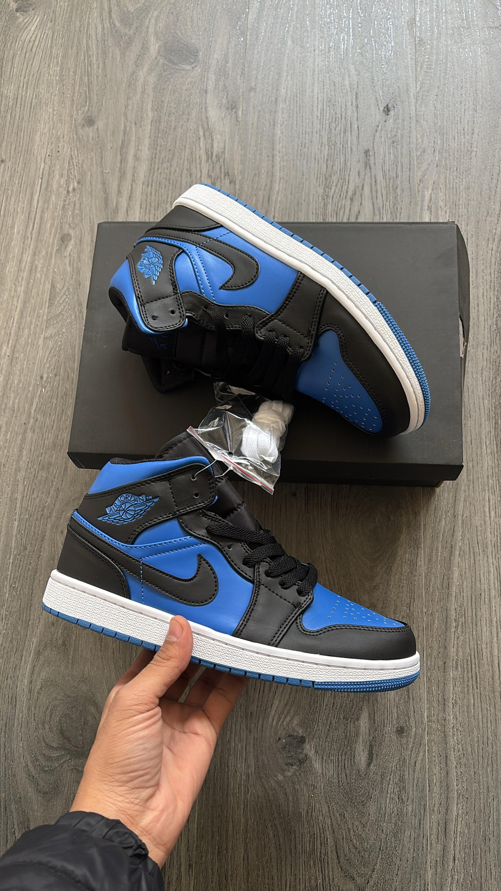 AIR JORDAN