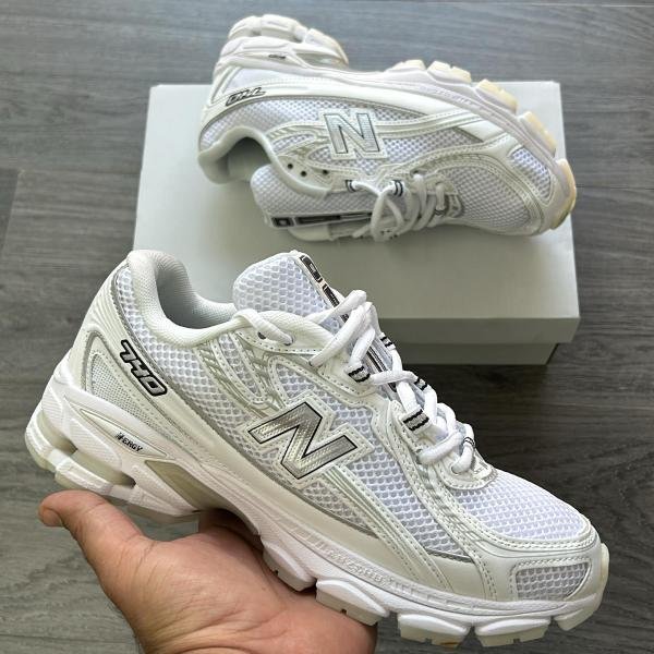 NEW BALANCE 740