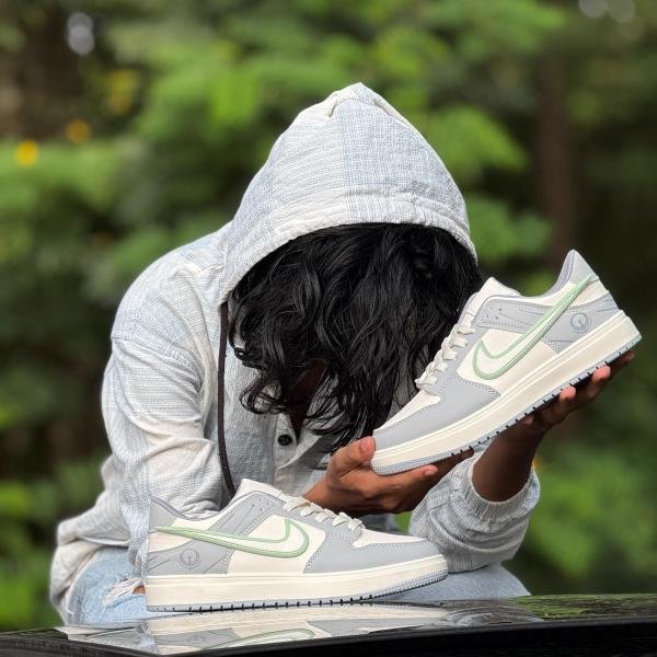 IMPORTED SHOE