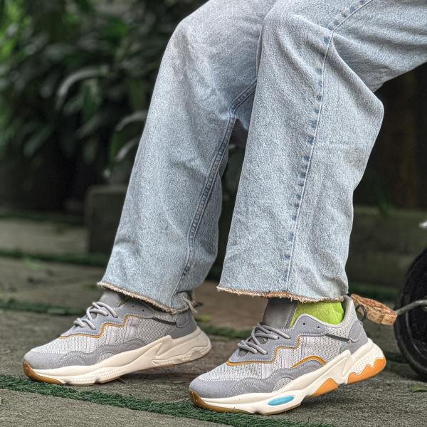 IMPORTED ADIDAS OZWEEGO