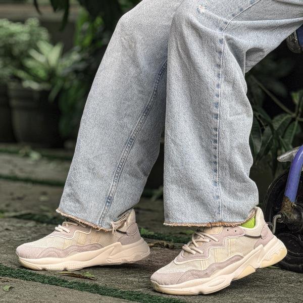 IMPORTED ADIDAS OZWEEGO