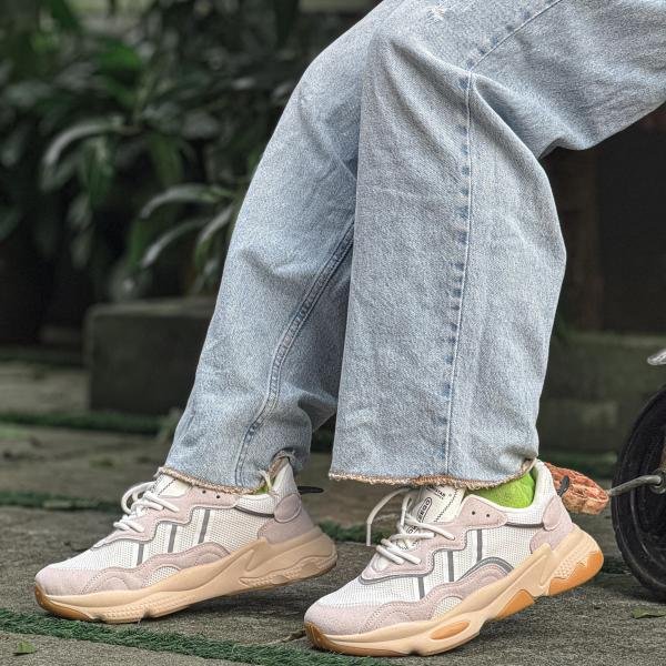 IMPORTED ADIDAS OZWEEGO
