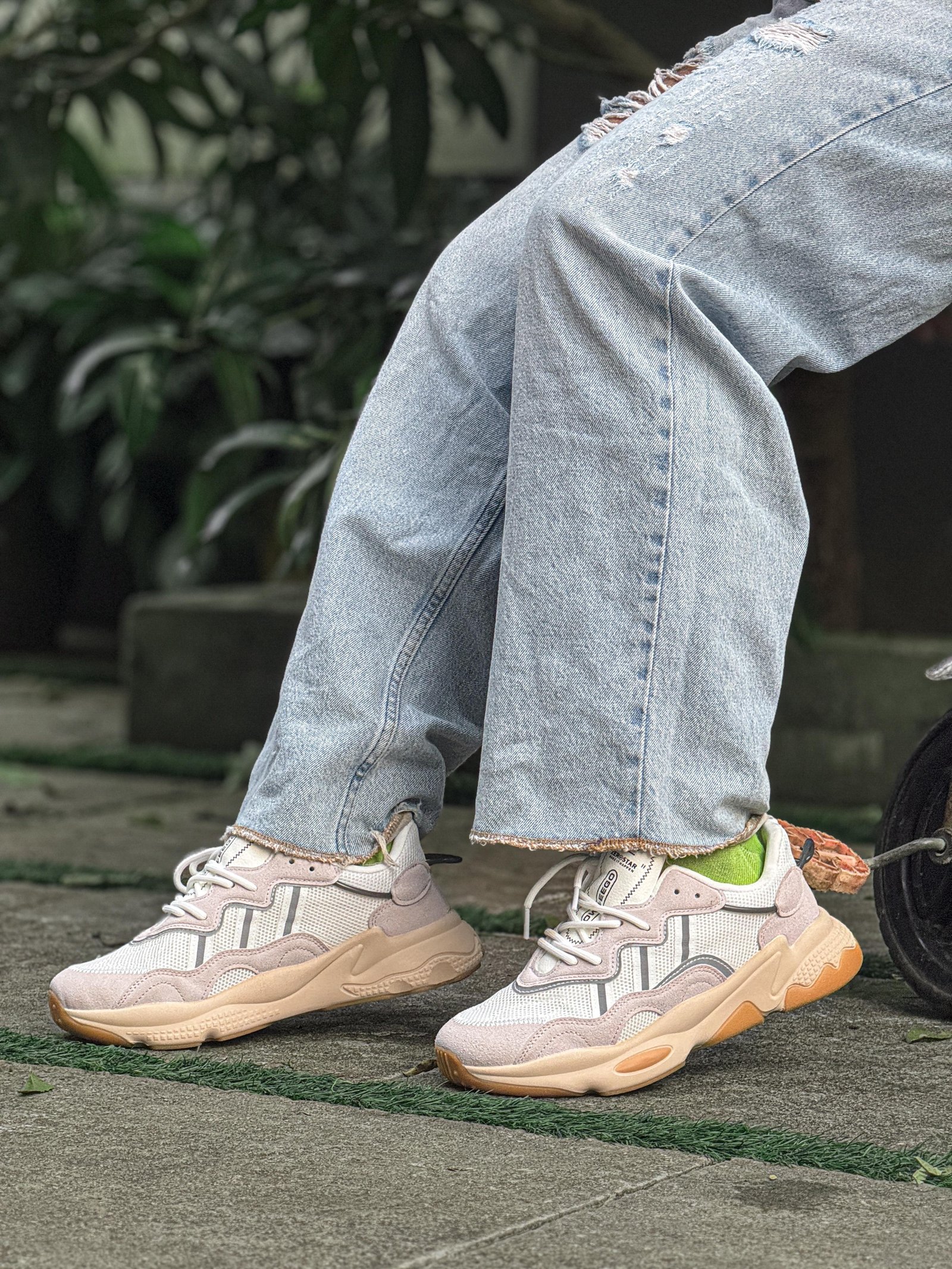 IMPORTED ADIDAS OZWEEGO