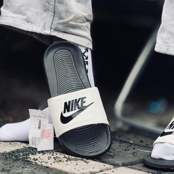 NIKE FLIP