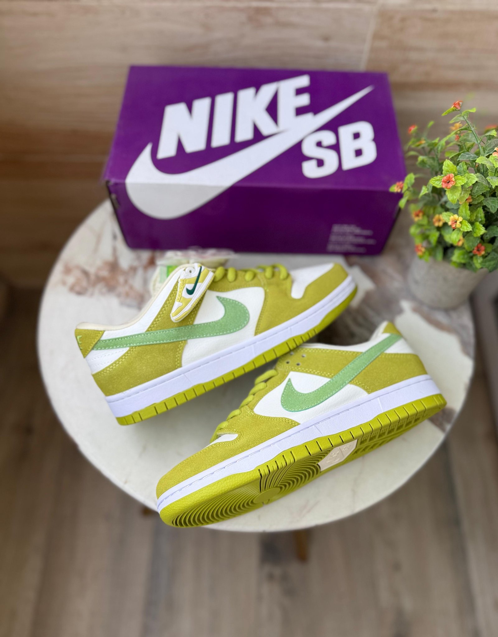 NIKE SB DUNK GREEN APPLE