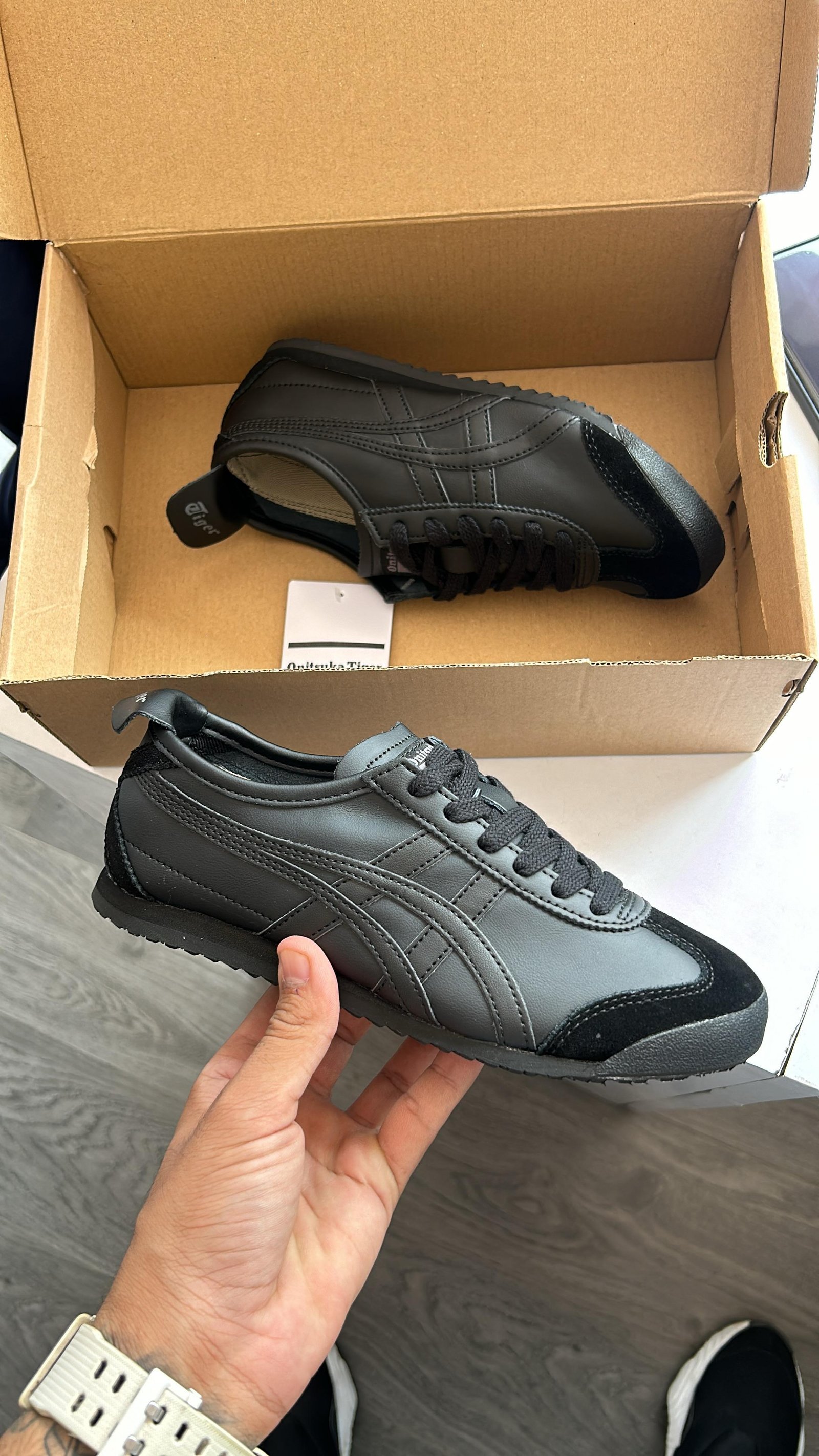 ASICS TIGER